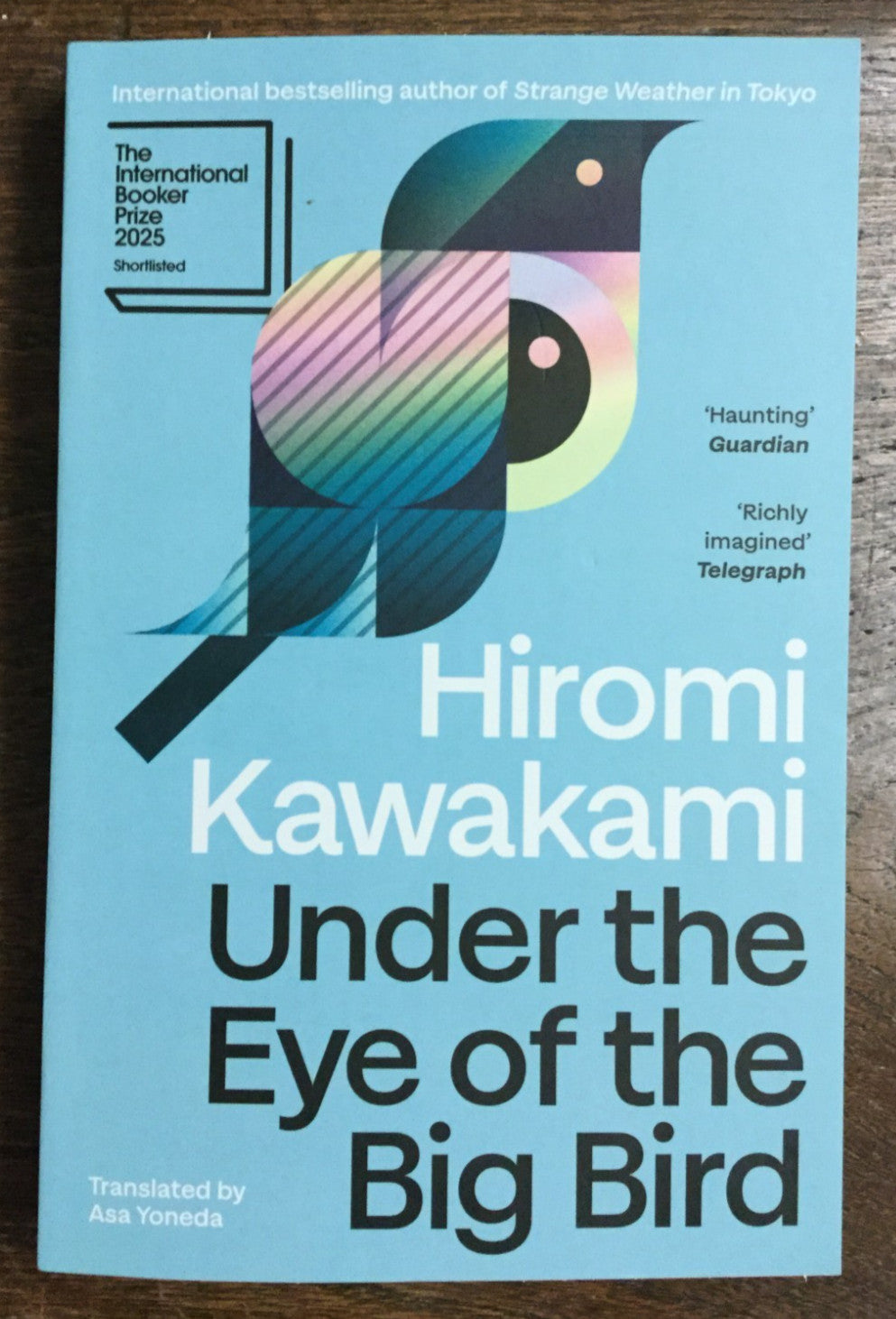 Book cover: blue background, black bird silhouette, white text, "Hiromi Kawakami".