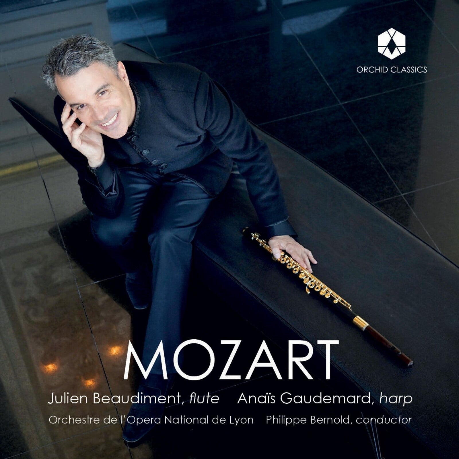 CD cover featuring flutist Julien Beaudiment and the name "MOZART" in gold.