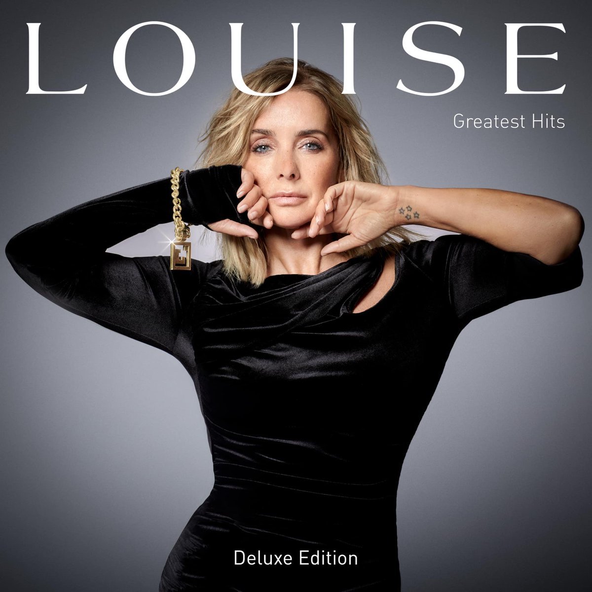 Louise album cover: portrait of the singer in a black jumpsuit.