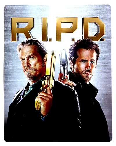 “R.I.P.D.” Blu-ray cover featuring Jeff Bridges and Ryan Reynolds with guns.