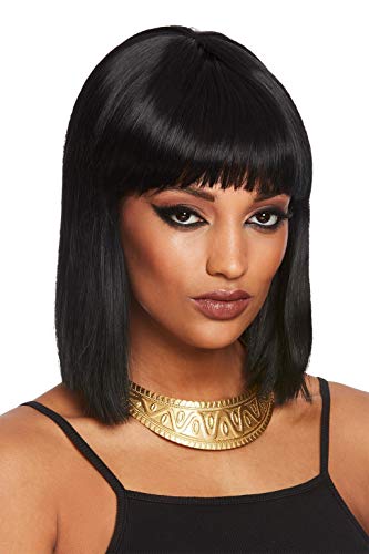Woman wearing a black bob wig and a gold chunky necklace.