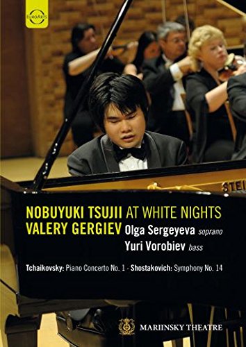Pianist Nobuyuki Tsuji performing with orchestra at Mariinsky Theatre.