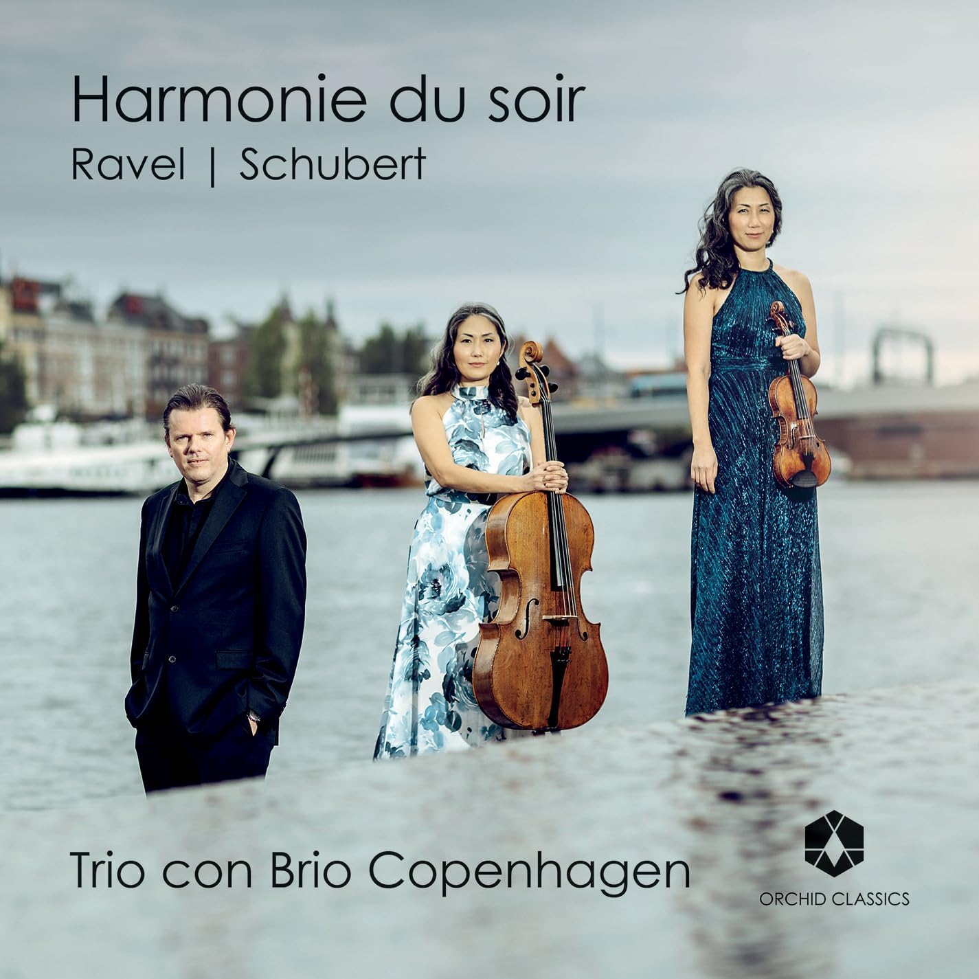CD cover featuring Trio con Brio Copenhagen, a piano trio, in formal wear.