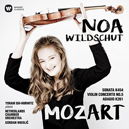 CD cover featuring violinist Noa Wildschut and text “Mozart.”